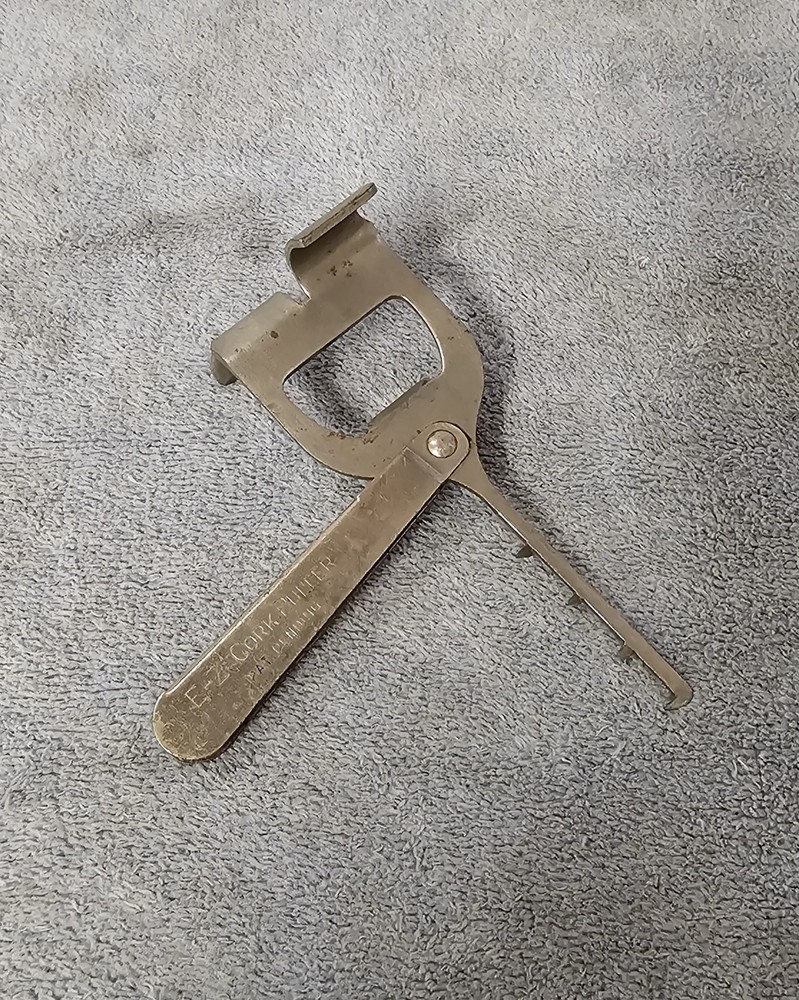 🍷Vintage E-Z Cork Puller Patent Pending with Cap Lifter Wine Cork Puller Nice