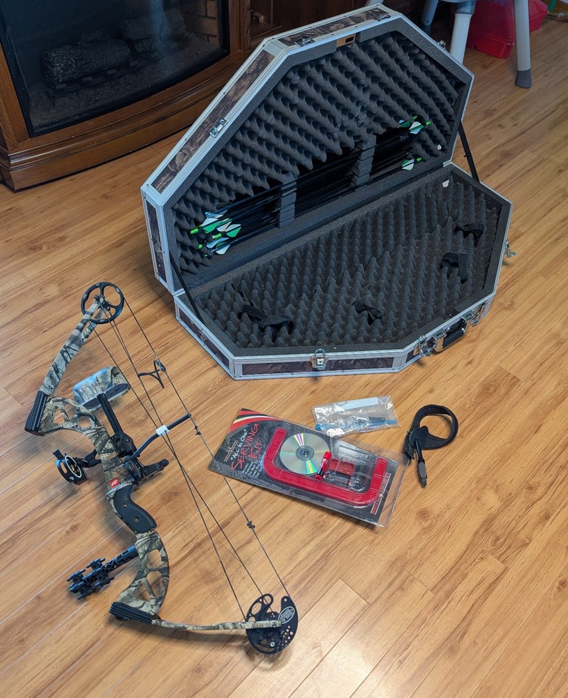 PSE Stinger Hunting Bow Package (with Case, arrows, release)