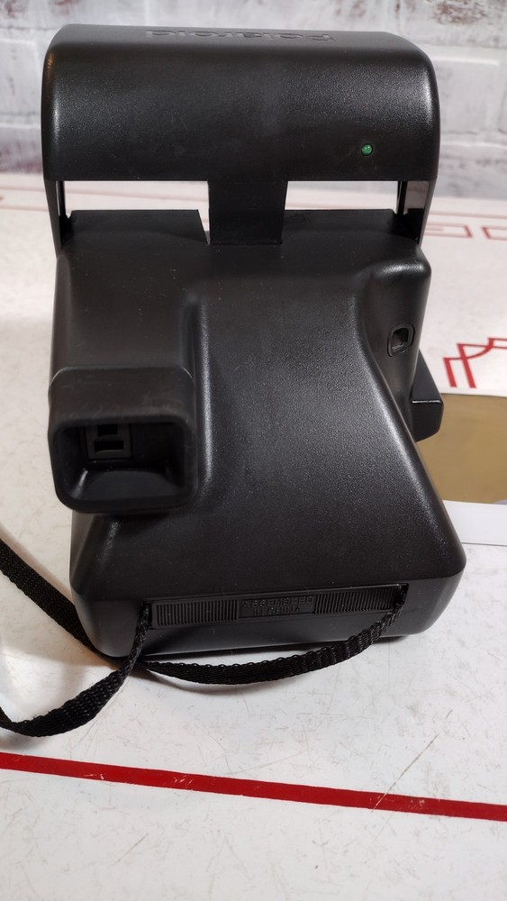 Polaroid 600 Instant One Step Flash Camera