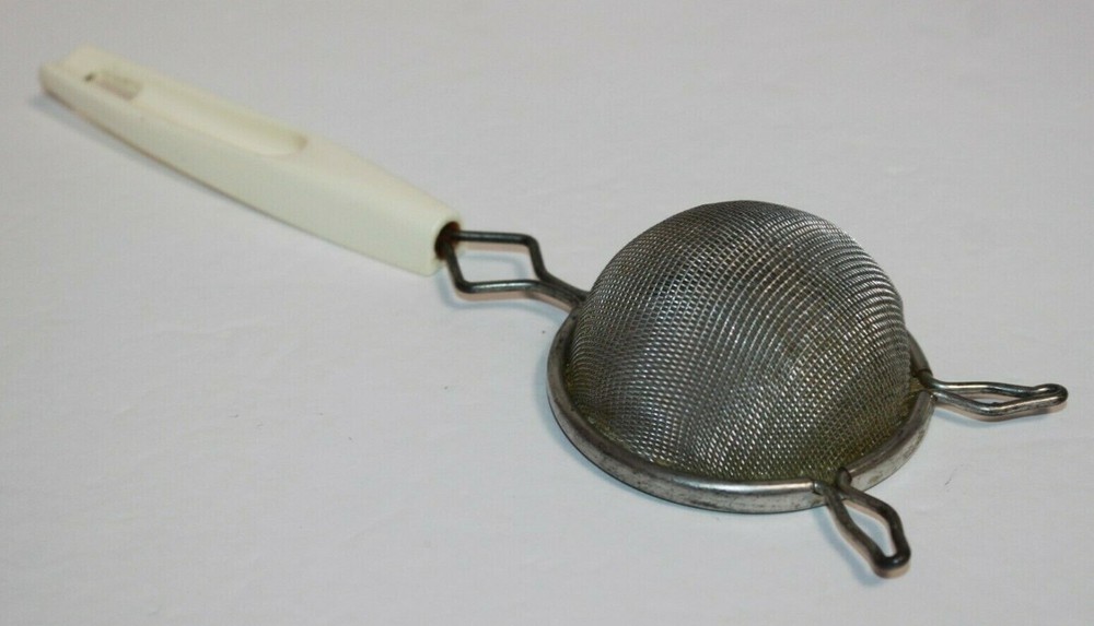 Vintage Woolworth White Plastic Handle Wire Mesh Sieve Strainer