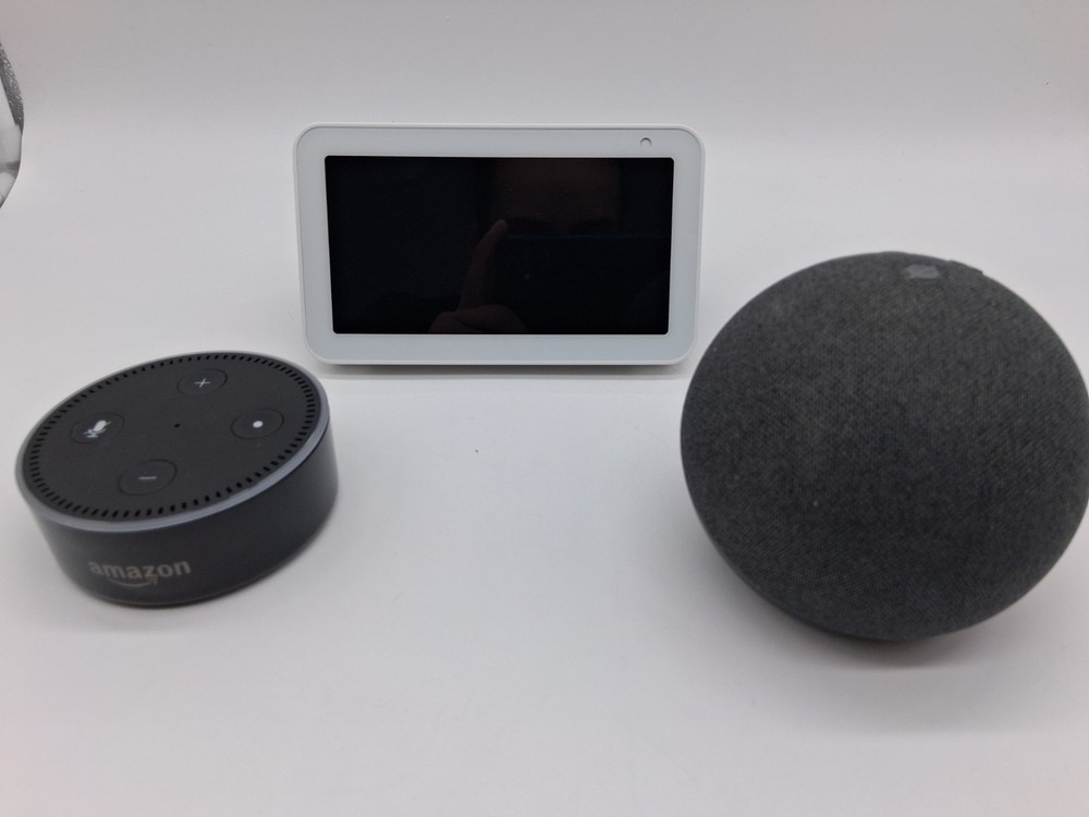 Amazon Echo Lot Of 3 Devices Echo Show 5, Echo Dot, Echo Puck