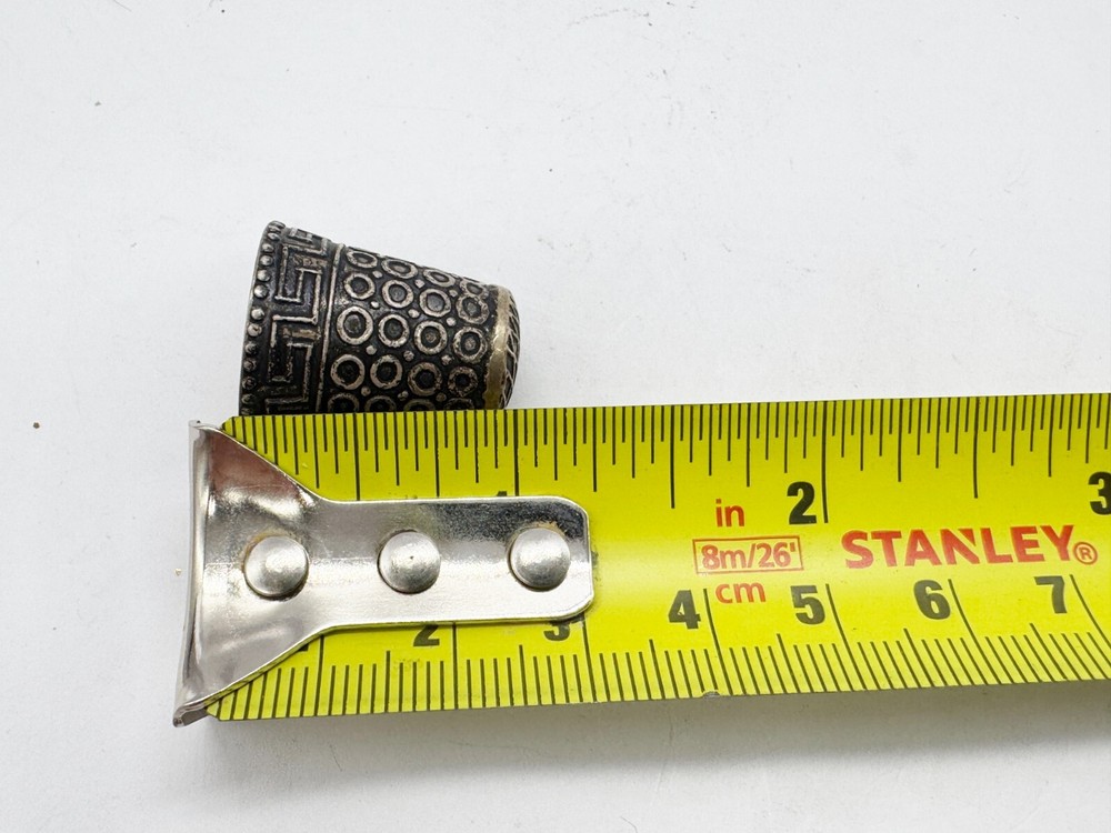 ANTIQUE SOLID SILVER GREEK KEY PATTERN CIRCLES SEWING THIMBLE