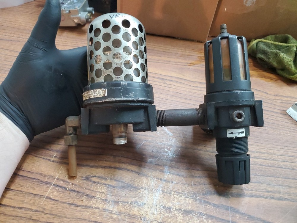 Master Pneumatic L28D-4 Lubricator with Master Pneumatic Filter Regulator (VR15)