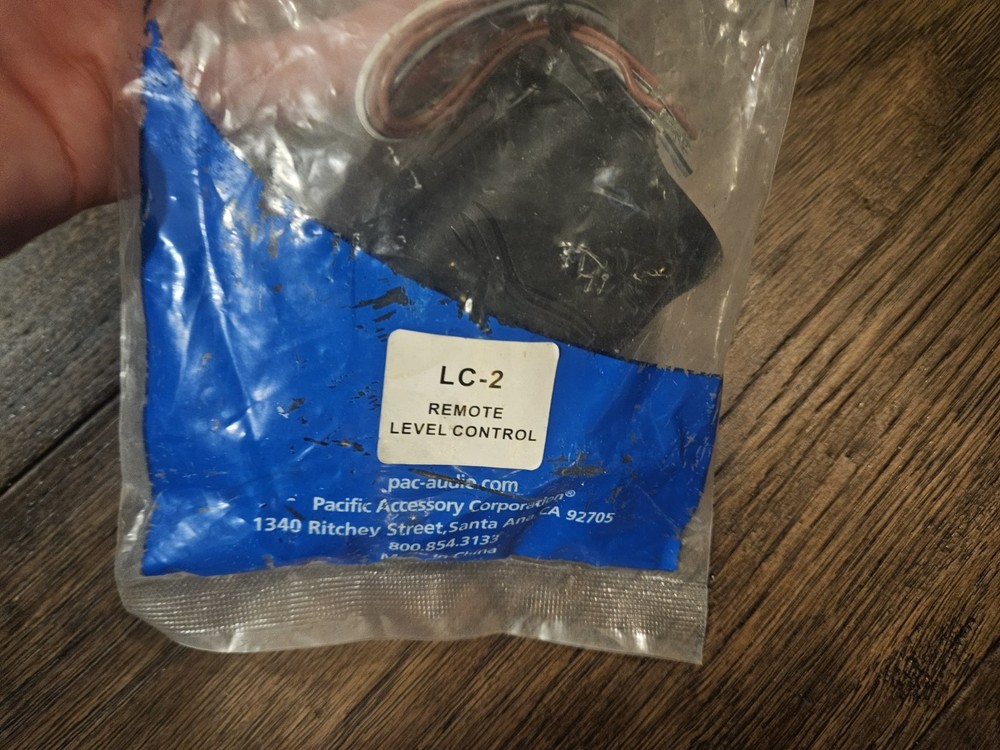 Pac LC-2 In-Dash/Under Dash Mountable Line Output Converter W/ Volume Control
