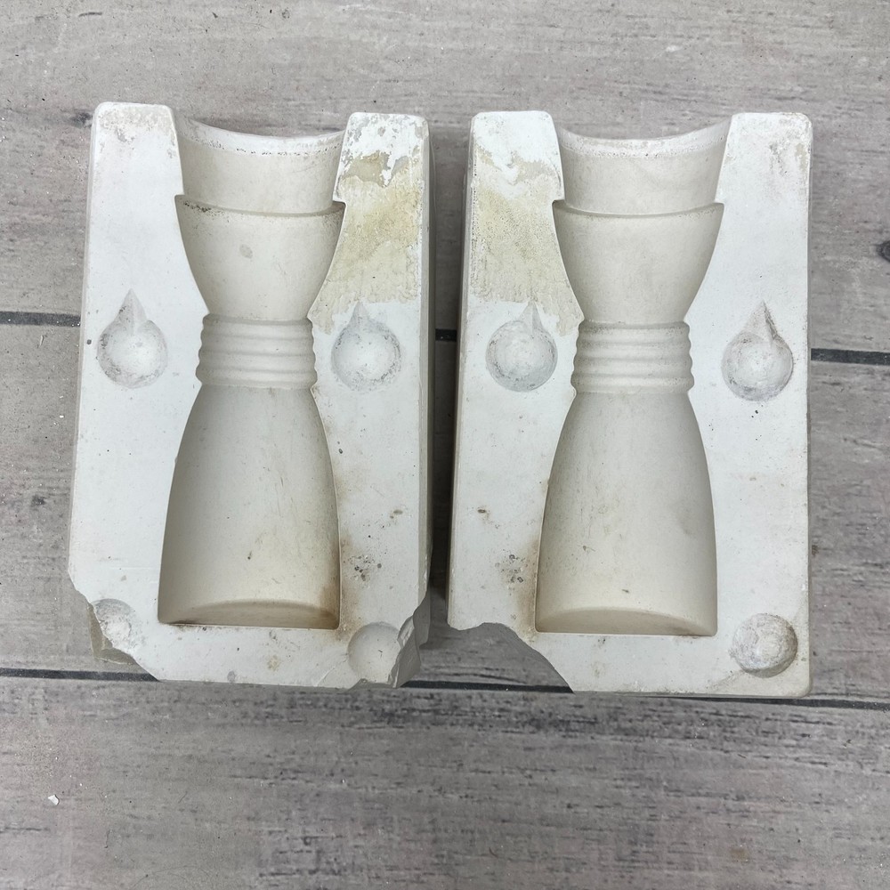 Vintage Radiant Ceramic Casting Mold Shaker