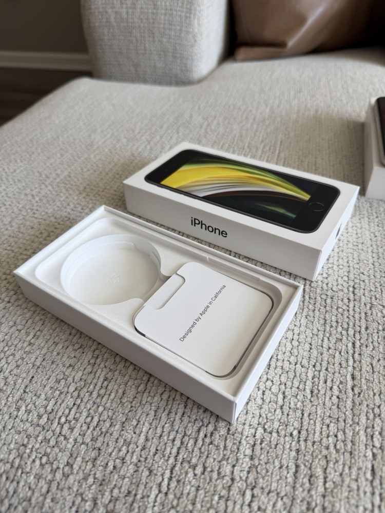 iPhone SE Box
