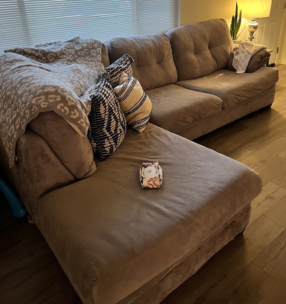 Couch, 2 Lamps, 2 Side Tables, Coffee Table