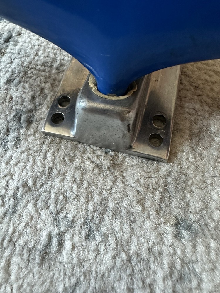skateboard trucks