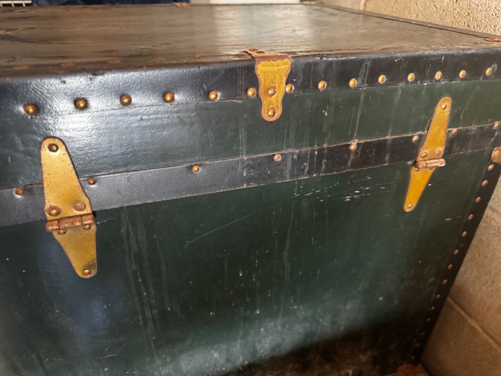 steamer trunks vintage