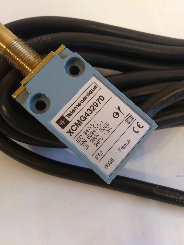 Telemecanique XCM G432970 Limit Switch