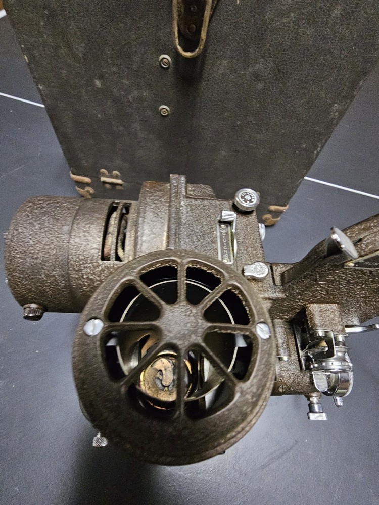 Bell & Howell Filmo 8mm Master 400 Projector