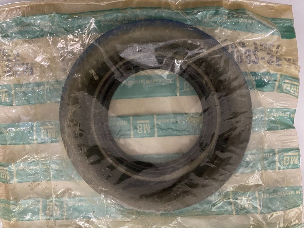 Genuine GM 3924032 Pinion Seal