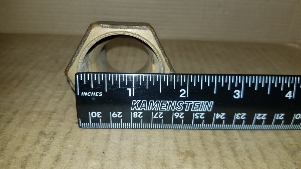 Mueller Straight Coupling with threaded Copper Flare Nut