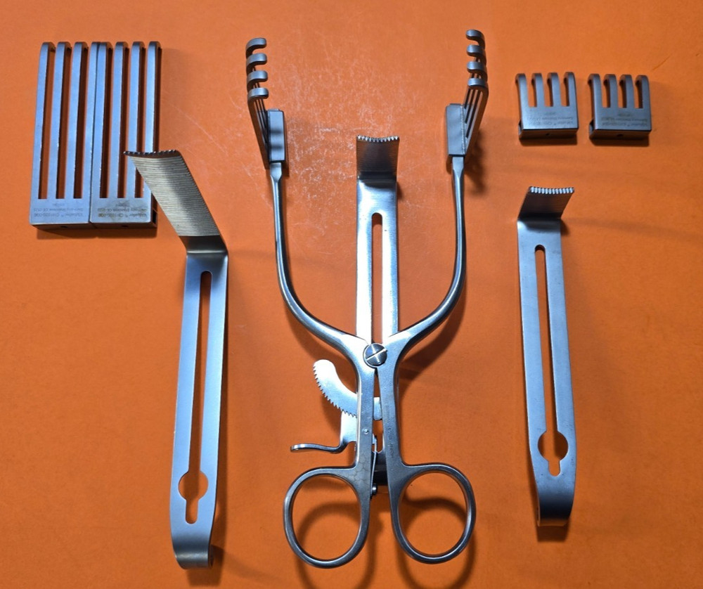V.Mueller Surgical Henley Retractor Set .