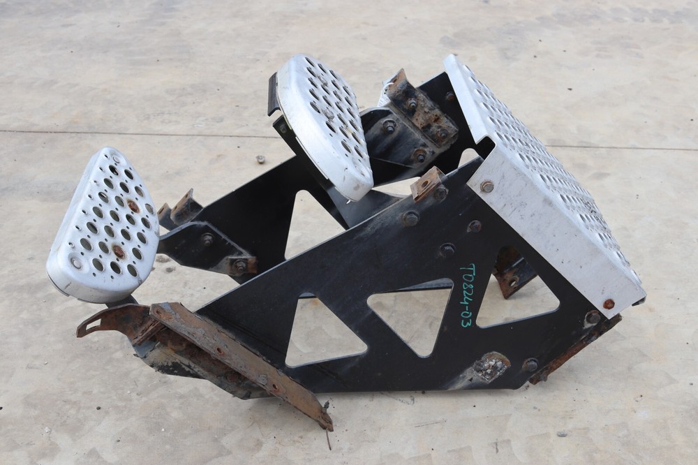 1996-2010 KENWORTH T2000 LEFT DRIVER SIDE FAIRING STEP FRAME OEM