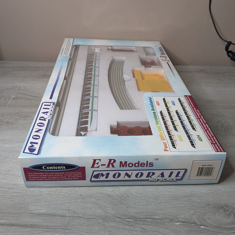 E-R Models HO Scale Monorail #4904 - Green Stripe Version - New in Box!