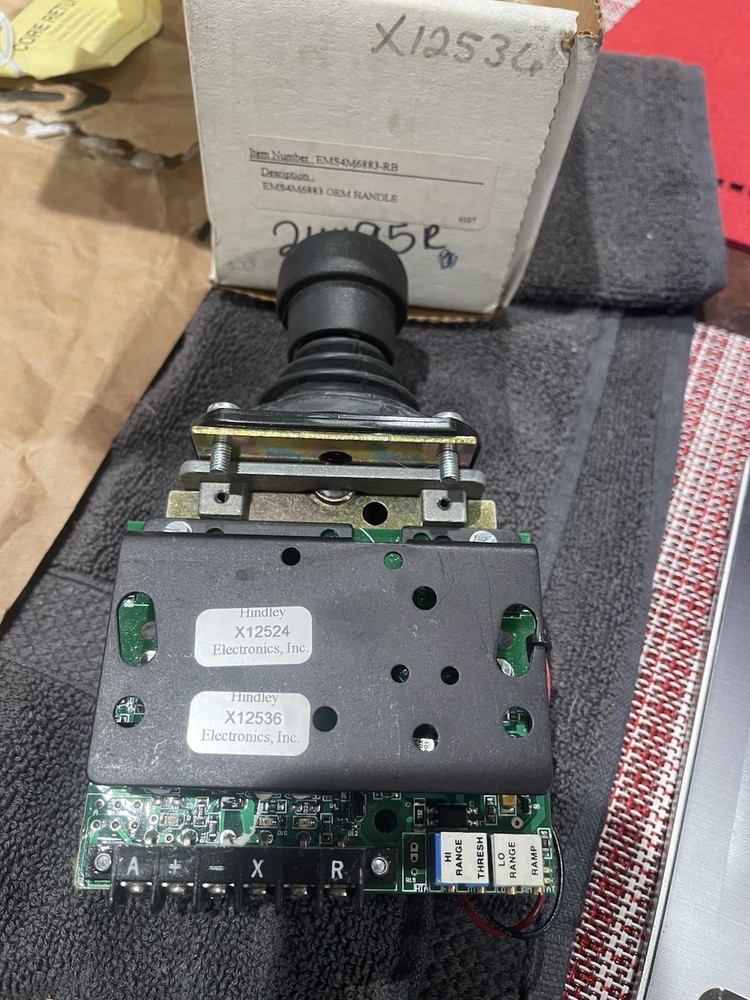 OEM CONTROLS EMS4M6883-RB JOYSTICK CONTROLLER NEW.