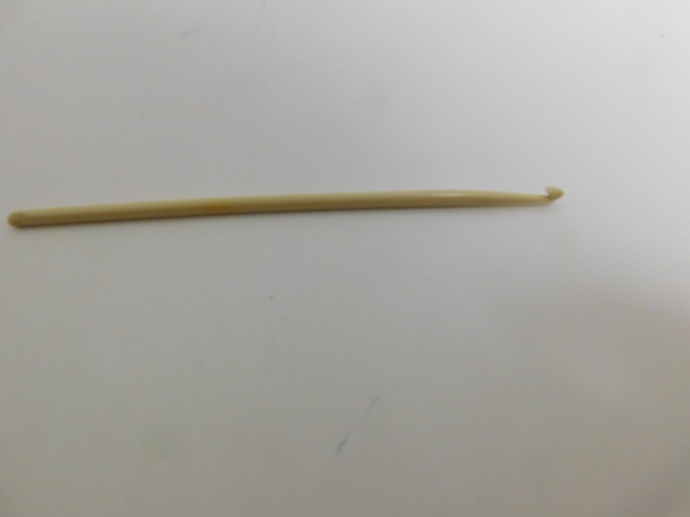6 Vintage Bovine Bone Crochet Hooks Mixed Sizes