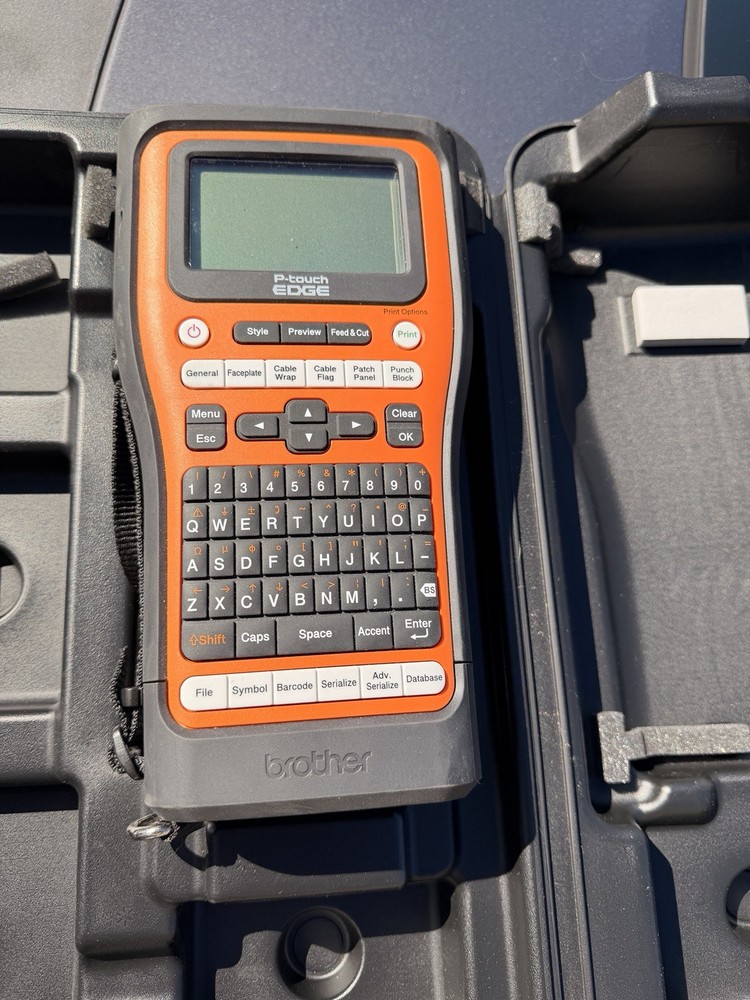 Brother PT-E560BTVP Pro Labelling Machine Bluetooth