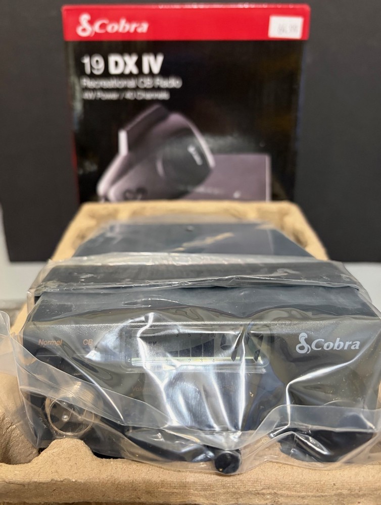 COBRA DX IV RECREATIONAL CB (NEW)