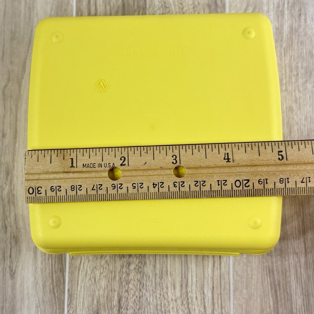 Tupperware SPONGEBOB SQUAREPANTS Sandwich Keeper Gary Pineapple 2007 EUC
