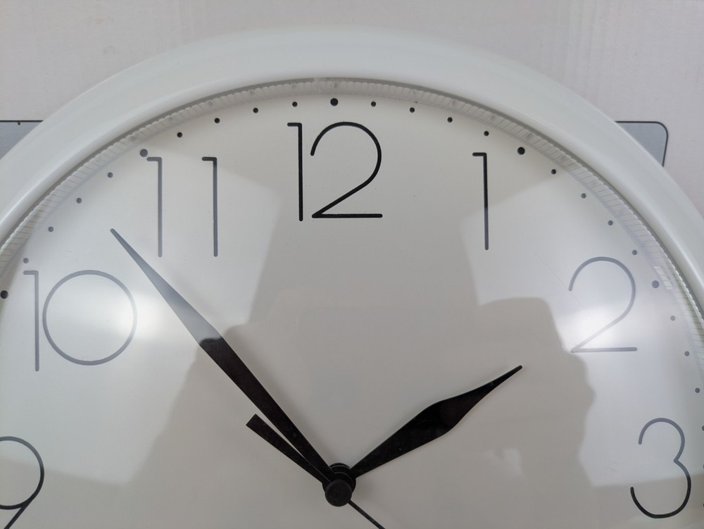 Nice Day Wall Clock Quartz 10" Scool Office White Plastic New Boxed