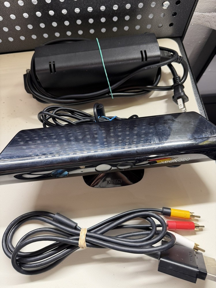 Microsoft Xbox 360 S Slim Black 250GB Console with Controller +Kinect+ 5 games