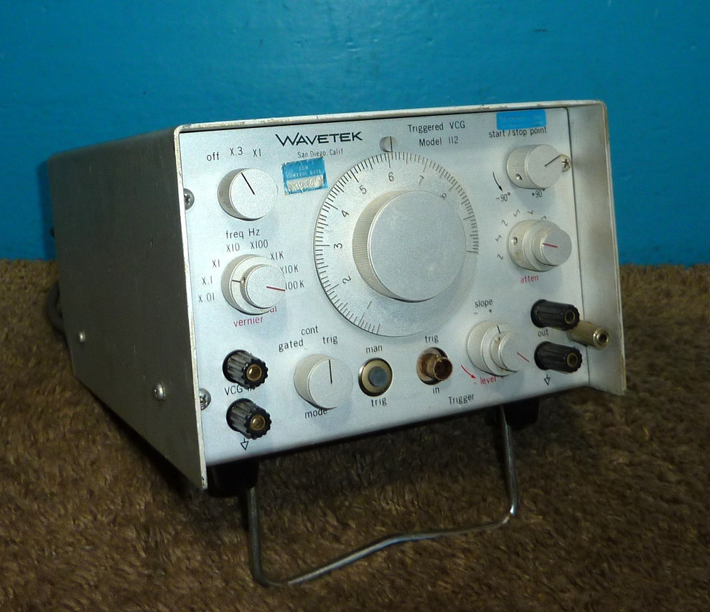 Wavetek Triggered Voltage Control Generator VCG Model 112