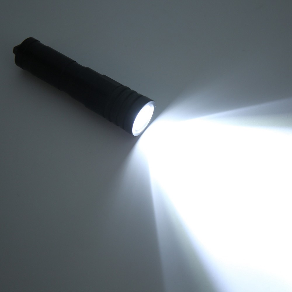 Mini Diving Light 200M Waterproof Underwater LED Flashlight Camping Lantern WT