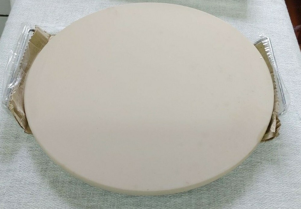 LIVING QUARTERS CERAMIC PIZZA STONE WITH HOLDER 15"