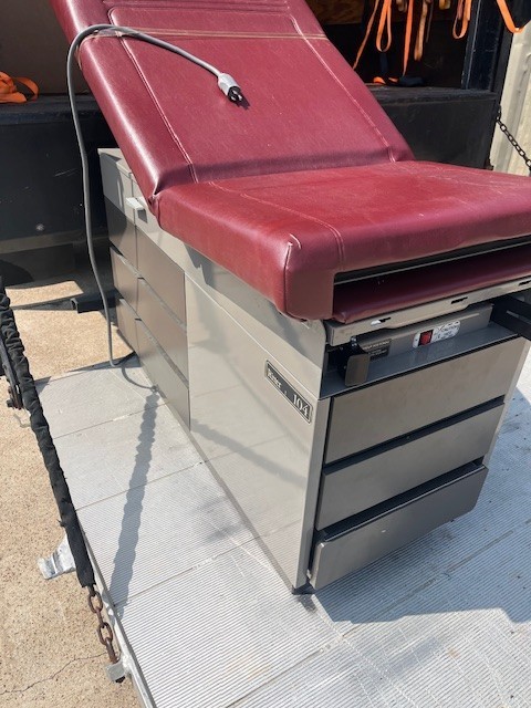 Midmark 104 Exam Table