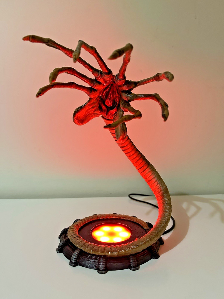 Alien Facehugger Lamp/Nightlight USB LED Remote Control 16 Colour