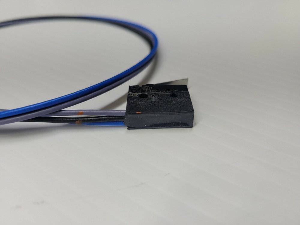 DC1C-C3RC MICROSWITCH ROLLER LEVER 6A