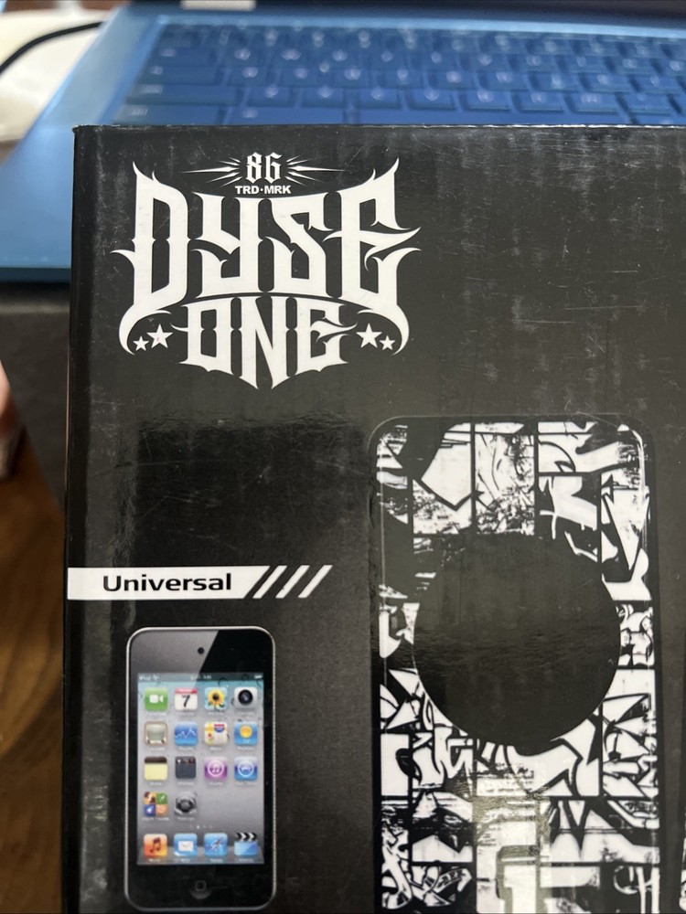 Universal amplified stereo speaker