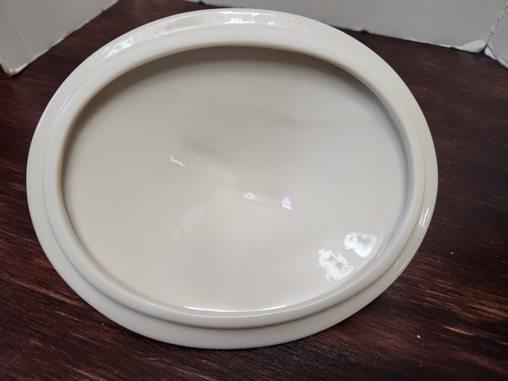 LENOX HOLIDAY DIMENSION COLLECTION COVERED CANDY DISH WITH BOX