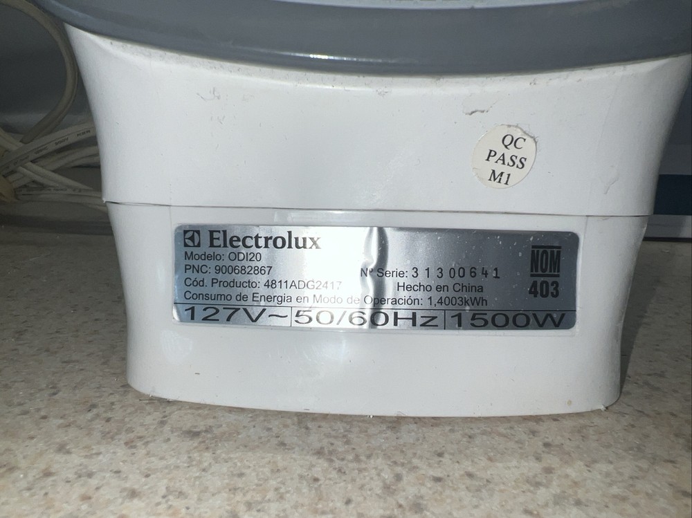 Electrolux Turquoise Steam Clothes Iron w/original Box. TESTED