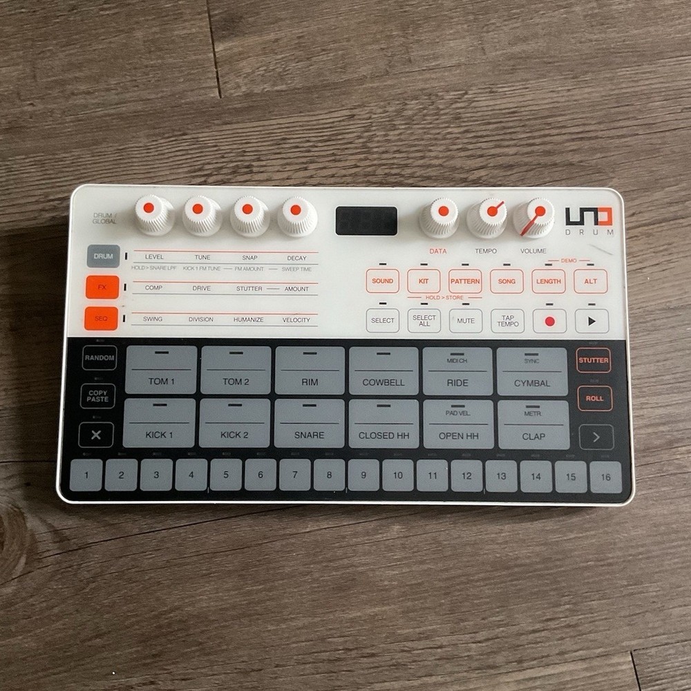 IK Multimedia UNO Drum Machine Programmable Battery Powered 16 Pads Effects