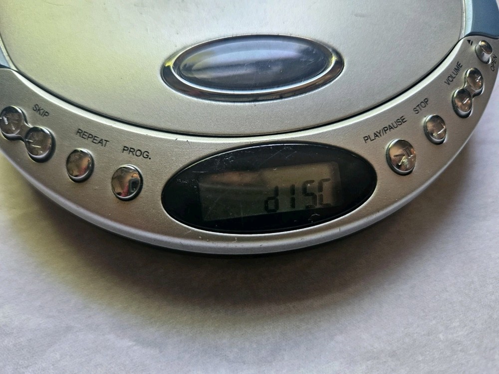 Durabrand CD-566 Programmable CD Player Silver/Blue LCD Display Repeat Working