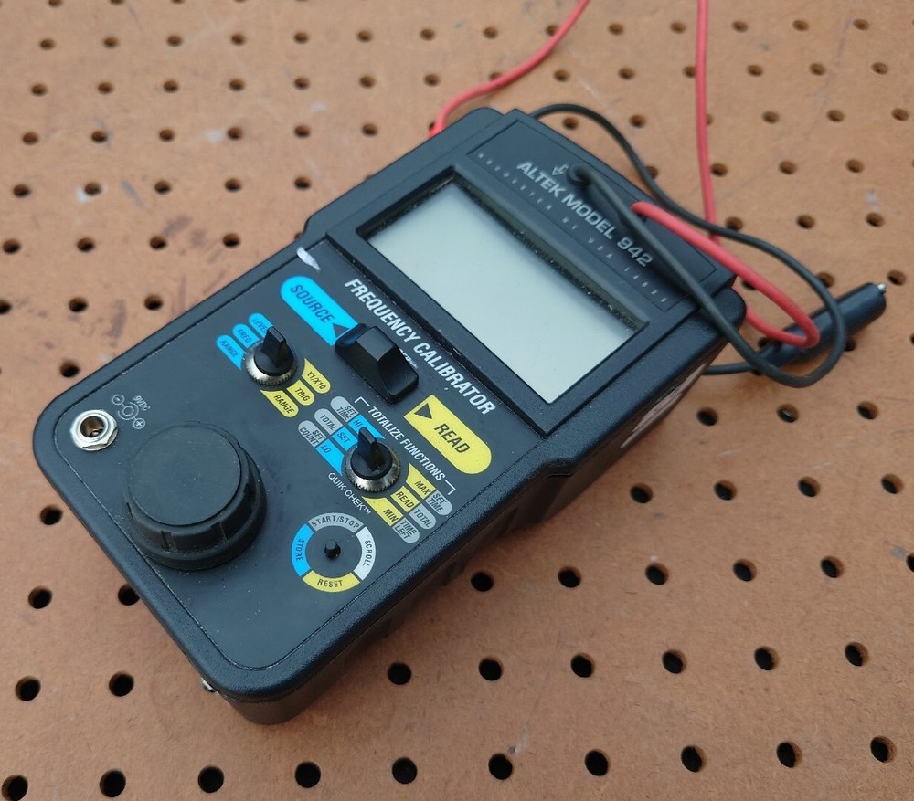 ALTEK 942 FREQUENCY CALIBRATOR