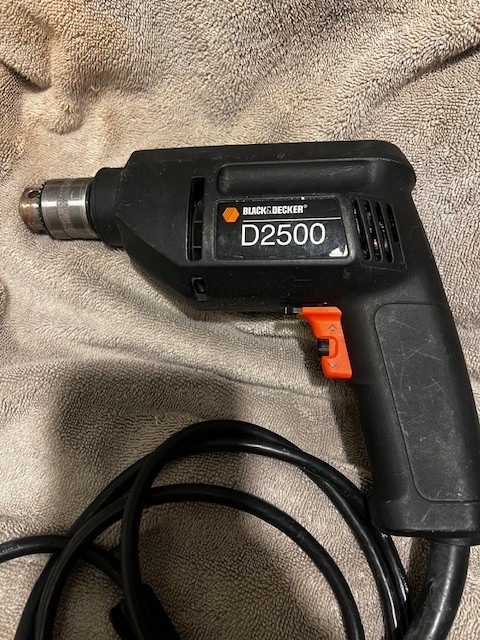 Black & Decker D2500 3/8" variable speed reversible drill