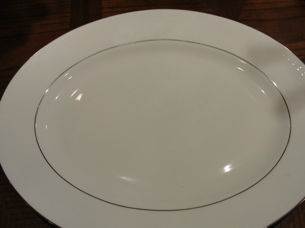 LENOX HERALD SQUARE WHITE 13" OVAL PLATTER