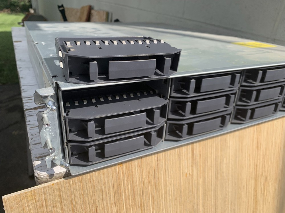 NetApp NAF-0602 Storage System 2X Controllers 2x PSU - No HDD