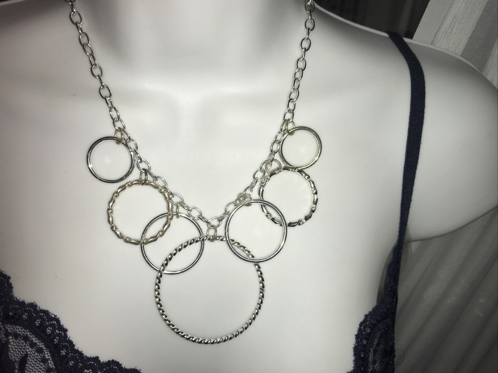 Vintage Graduated Size Circles Silver Tone Necklace