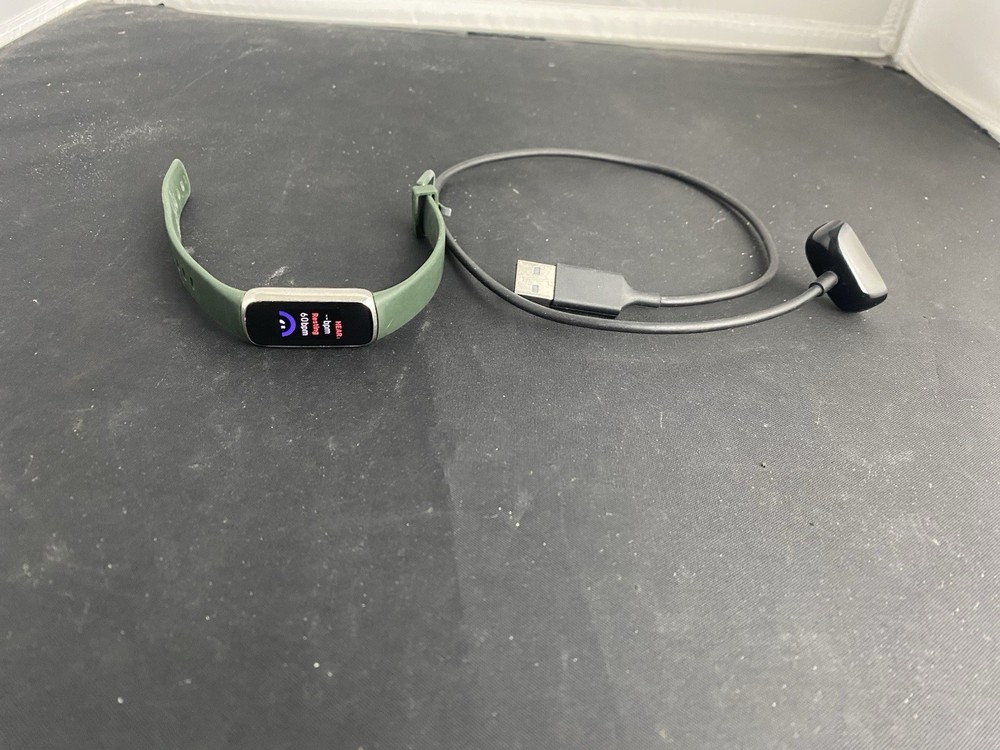 fitbit luxe Tested, Charger, Instructions, And 3 Bands