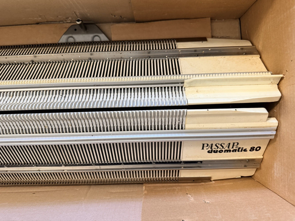 Passap Duomatic 80 Knitting Machine