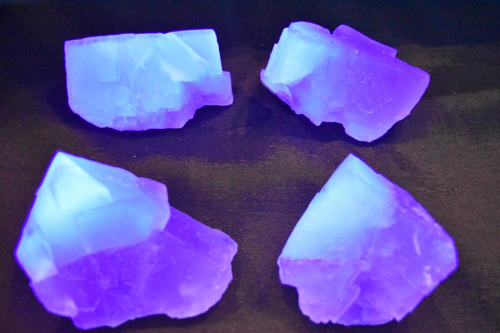 Blue / Grey Fluorite Fluorescent UV Reactive from Morocco 8.4 cm # 20249