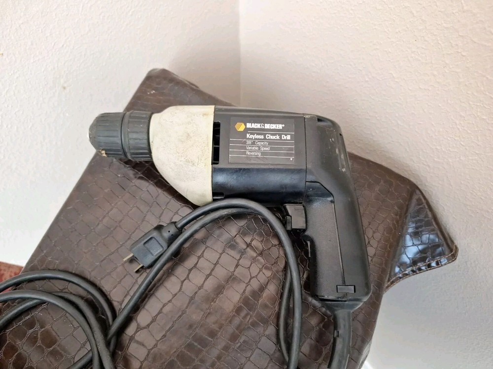 BLACK & DECKER PROFESSIONAL 3/8" CORDED 120V VSR DRILL, 7191