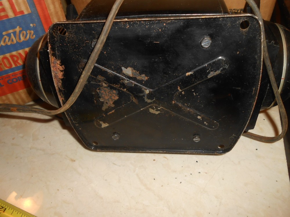 Lionel Type ZW 275 Watt Transformer with Box. works.