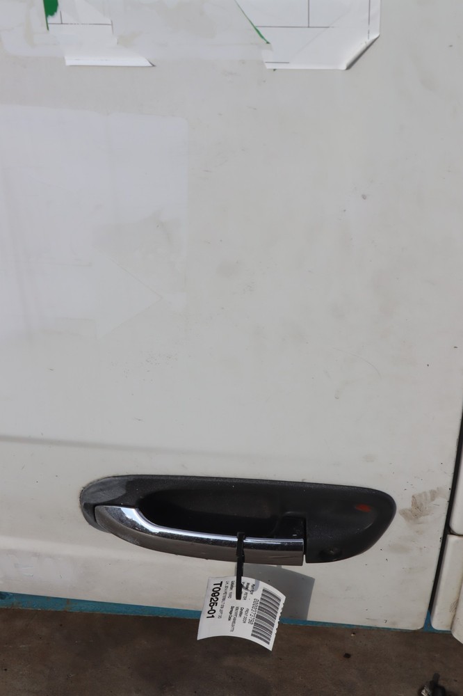 2013-2020 PETERBILT 579 FRONT LEFT DRIVER SIDE DOOR COMPLETE WHITE OEM