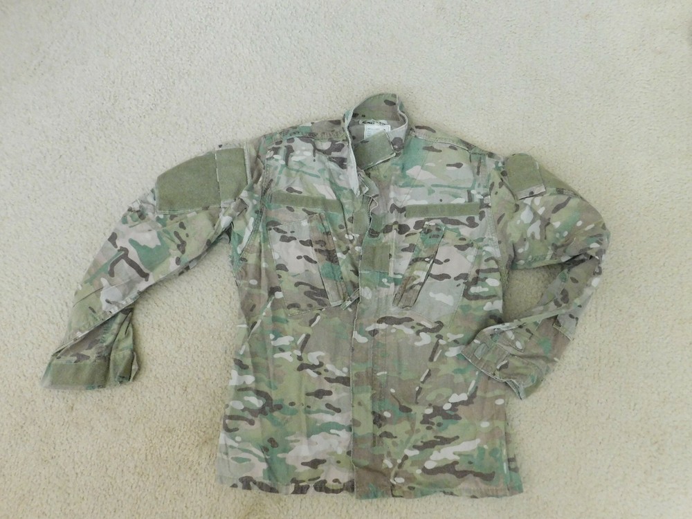 US ARMY MULTICAM  FLAME RESISTANT COAT SZ SMALL - SHORT